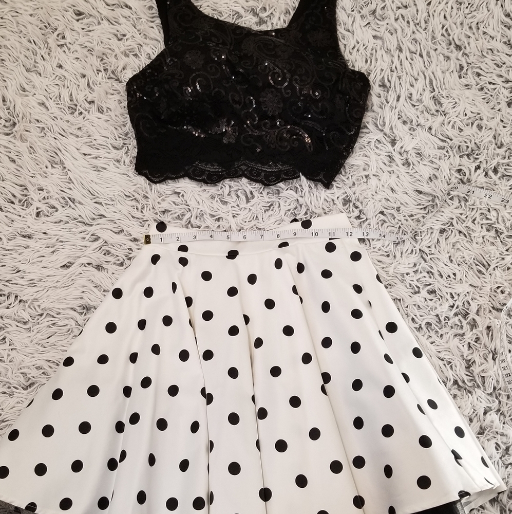 Black and white Polk a dot 2 piece size 6